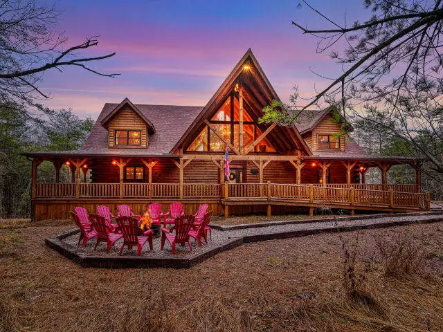 Blue Ridge Lodge Hocking Lodging Company